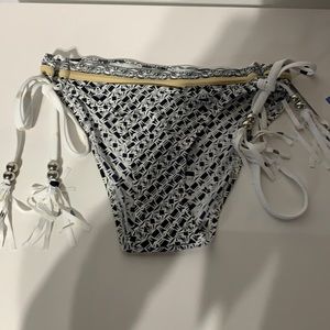 Black & White Kuleana bikini bottom NEW size xs